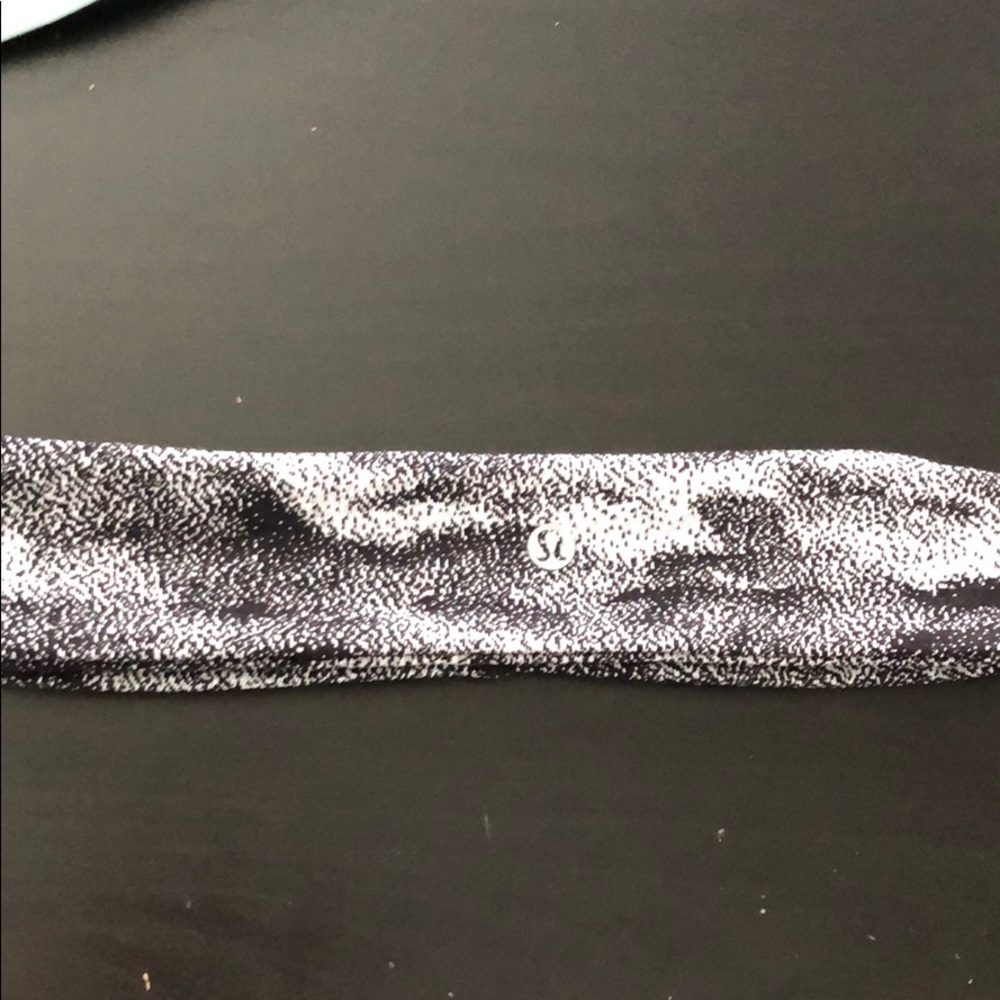 Black and white pattern Lululemon headband